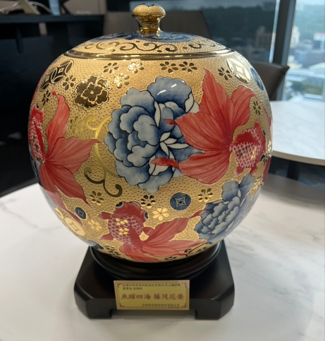 臺華窯藝術精品聚寶盆特寫